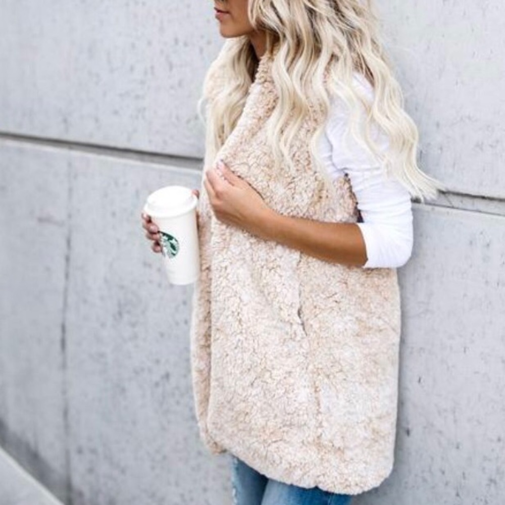 Last 1! 🌟Two-tone Beige Sherpa Vest - Picture 2 of 7